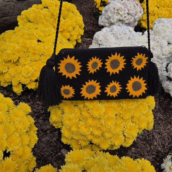 Wayuu Tribe Black and Yellow Sunflower Clutch - Picture 6 of 6